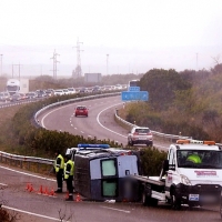 Retenciones en la autovía A-5 a causa de un accidente de tráfico