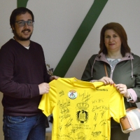 María José Vázquez ya tiene su camiseta del Triangular entre gitanos, guardia civiles y famosos