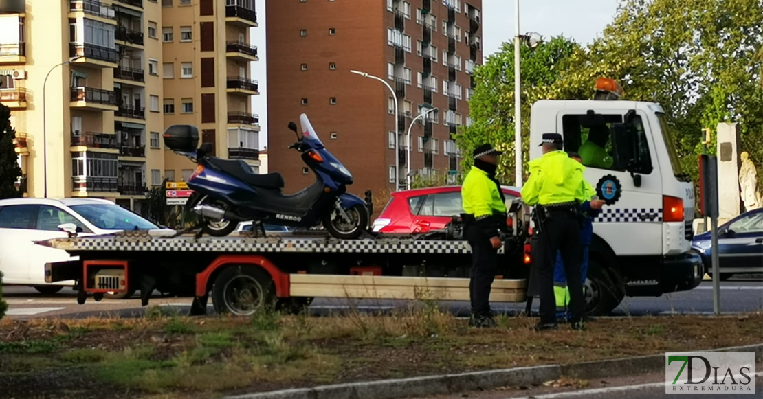 Accidente con una motocicleta en el puente de la Universidad