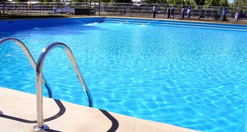 Una niña fallece tras caer a una piscina