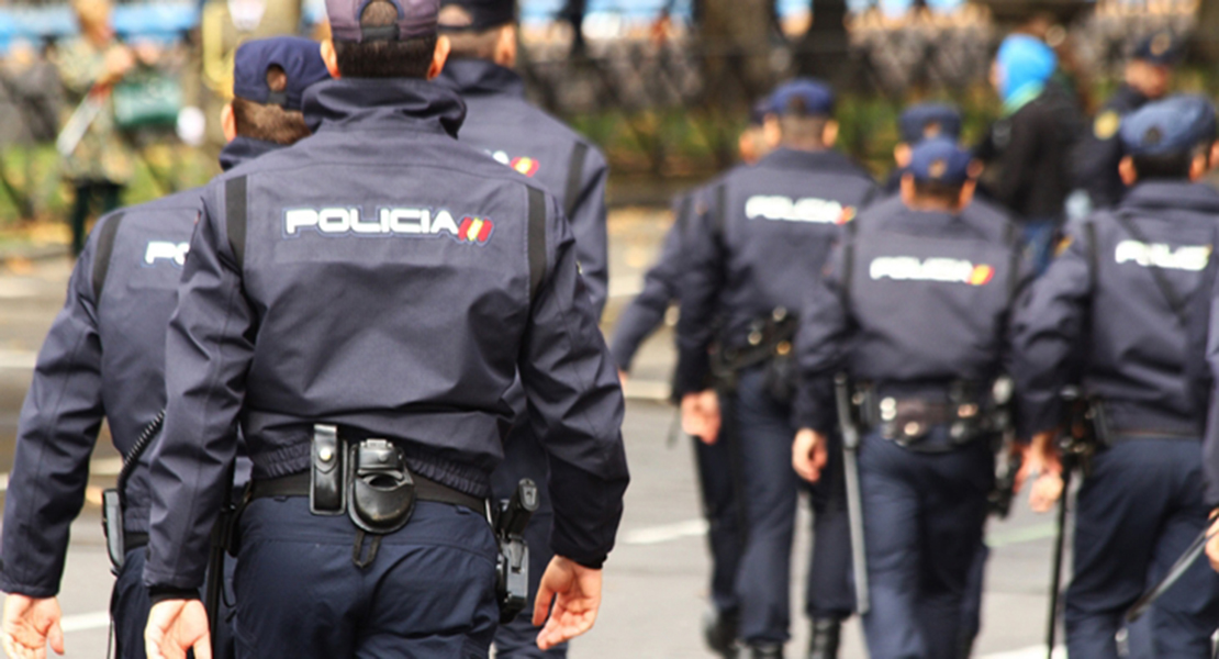 Dos Policías se convierten en los héroes de un bebé tras salvarle la vida