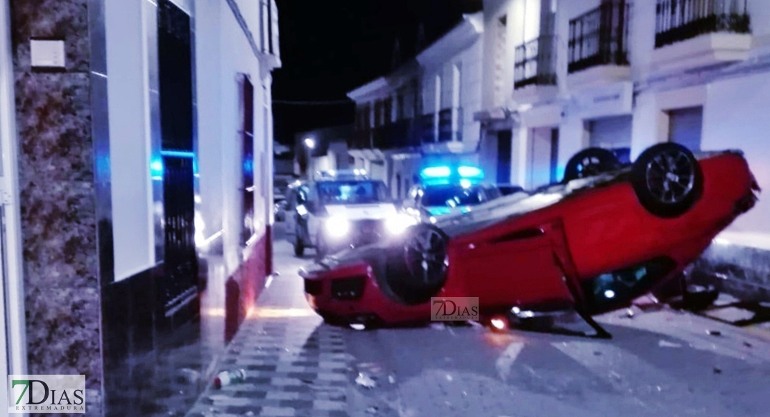 Vuelco de un turismo esta madrugada en Lobón (Badajoz)