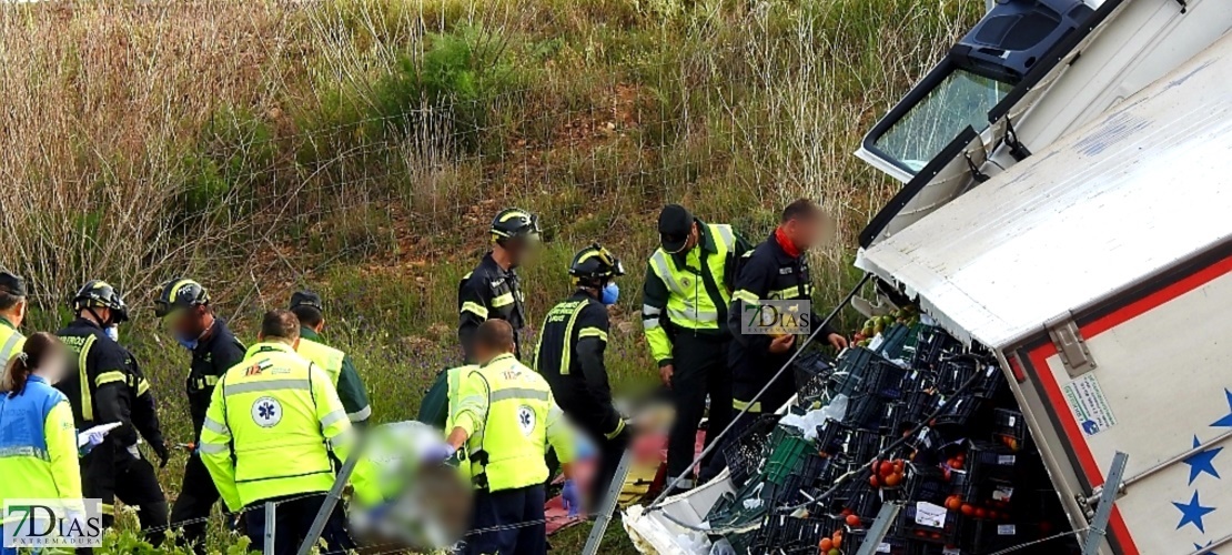 Imágenes del accidente mortal en la carretera EX-300