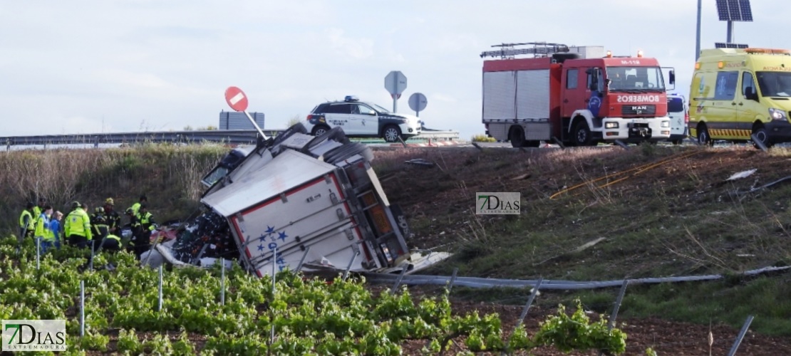 Imágenes del accidente mortal en la carretera EX-300