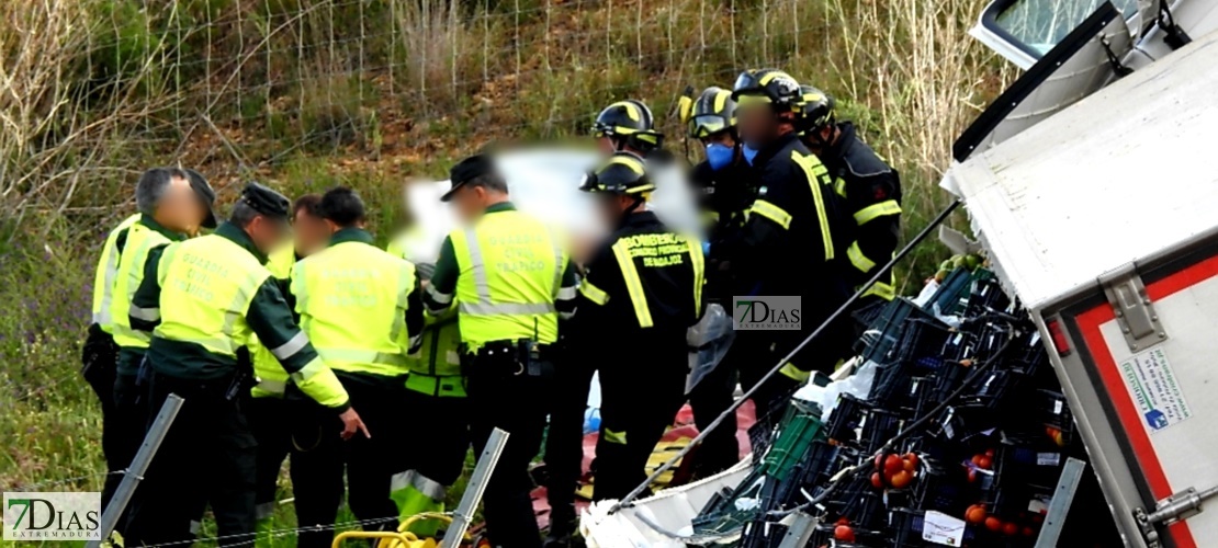 Imágenes del accidente mortal en la carretera EX-300