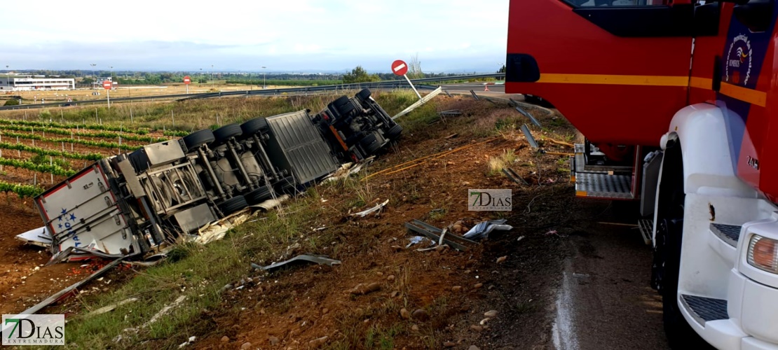 Imágenes del accidente mortal en la carretera EX-300