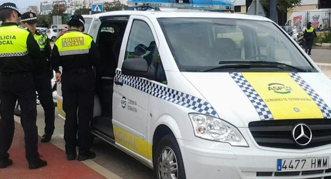 Choca contra un coche estacionado triplicando la tasa de alcohol