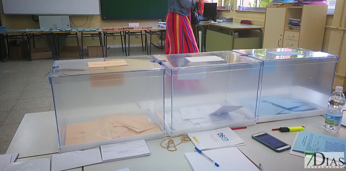 Una electora sufre un infarto en Mérida y en Montijo un presidente de mesa un ictus
