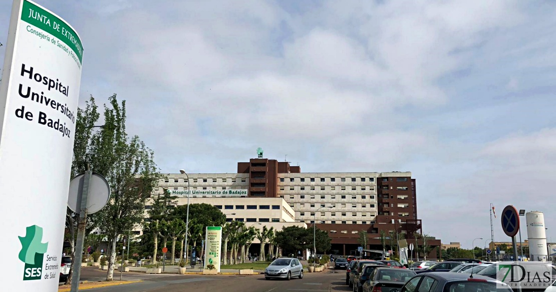 Este martes nueva concentración en la puerta de Hospital Universitario de Badajoz