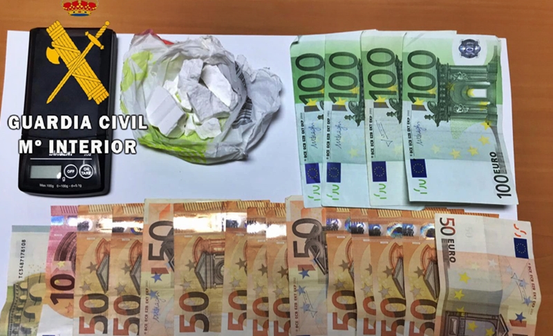 Detienen a un matrimonio cuando transportaba 252 dosis de cocaína