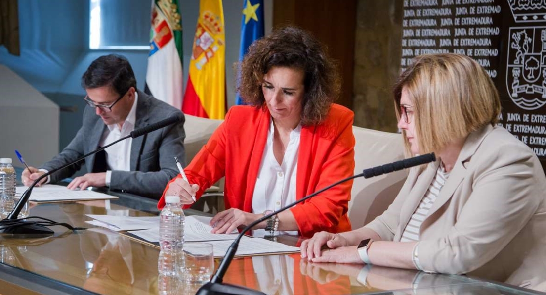 Junta y diputaciones aportan 2,9 millones de euros para la mejora de la infraestructura eléctrica municipal