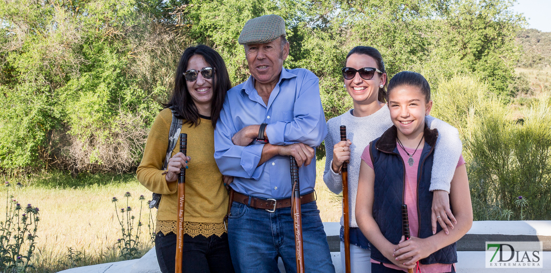 Los valverdeños realizan la ruta de la trashumancia