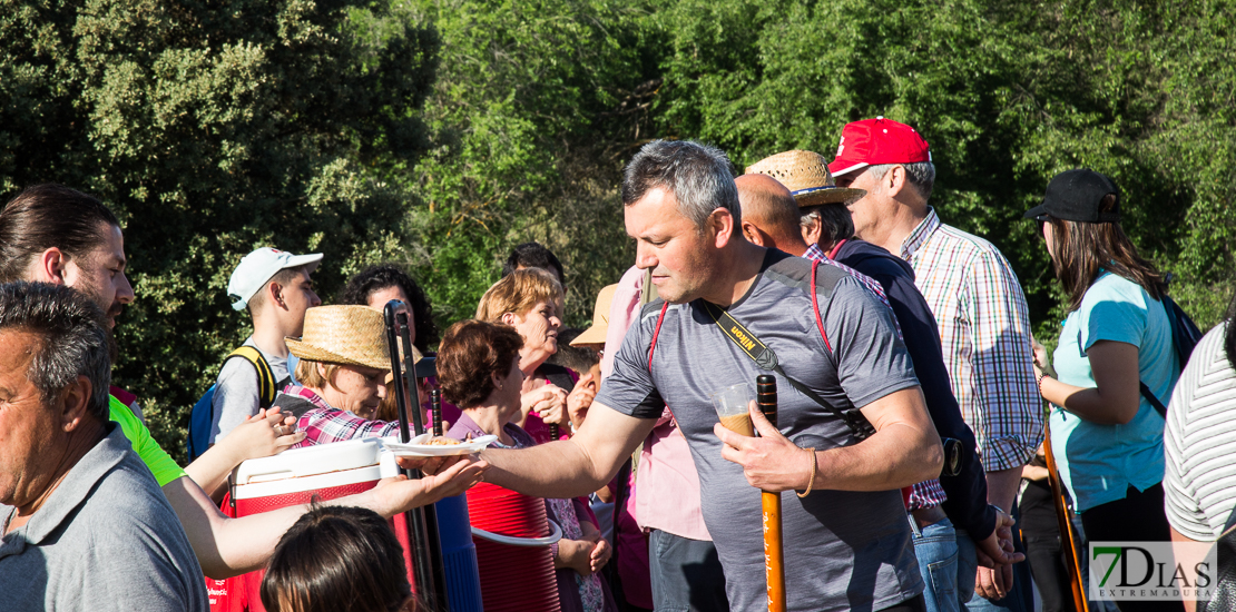 Los valverdeños realizan la ruta de la trashumancia