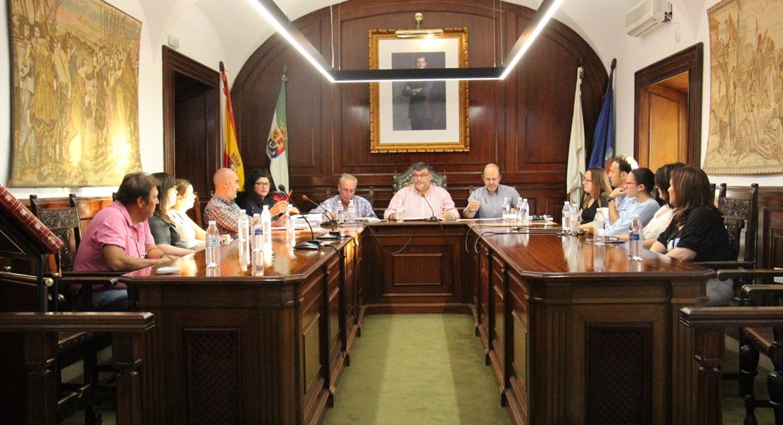 Los Santos de Maimona hace pública su salud económica