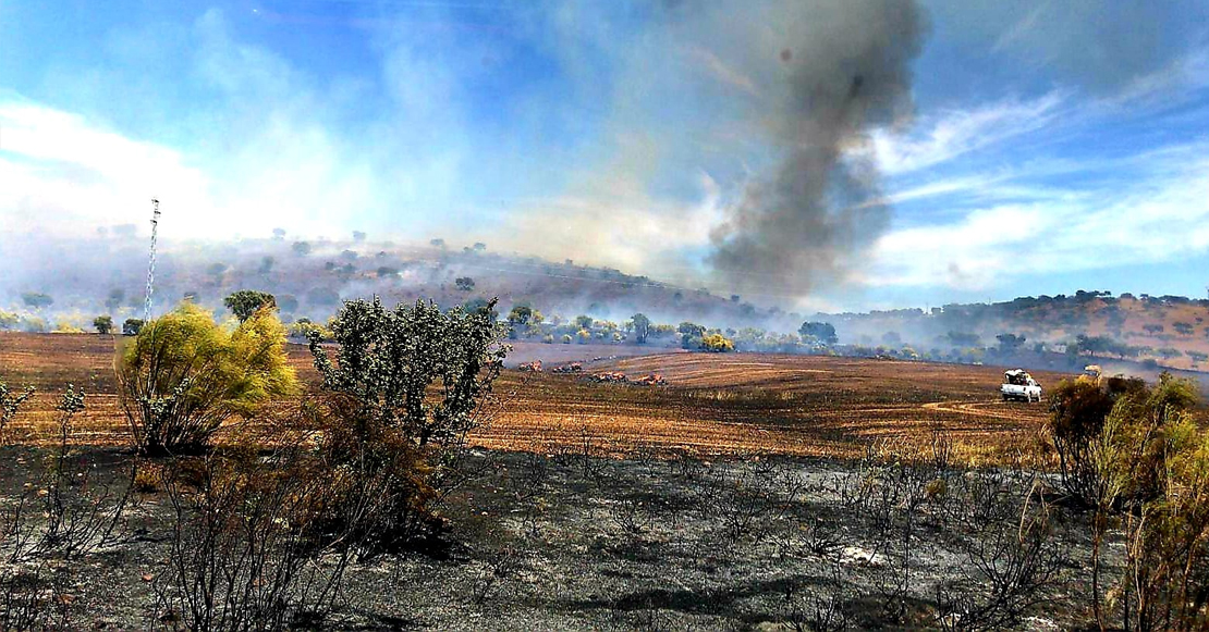 El 112 y retenes del plan INFOEX colaboran para sofocar un incendio en Zafra