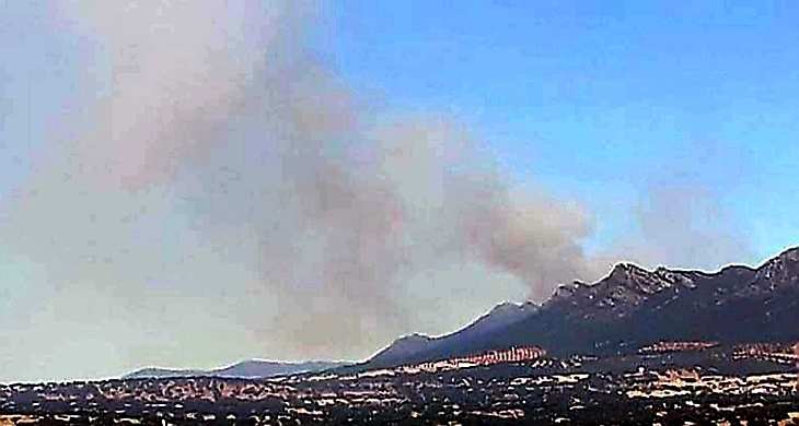 Bomberos de Infoex estabilizan los incendios de Cabeza del Buey y Peñalsordo