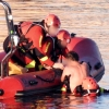 Los bomberos rescatan a un hombre en el río Guadiana