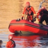 Los bomberos rescatan a un hombre en el río Guadiana