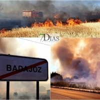 Cortan la carretera de Olivenza debido a un importante incendio en Badajoz