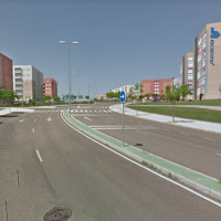 Pierde el control de su vehículo y choca contra una farola en Badajoz
