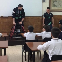 El Mideba Extremadura lleva su deporte a un colegio de Badajoz