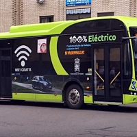 Instalan desfibriladores en los autobuses pacenses