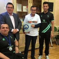 El presidente de la Diputación de Badajoz recibe al Mideba