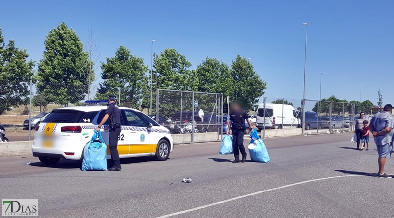 Tras ser descubiertos por la policía emprenden la huida en el mercadillo