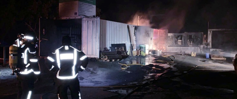 Un bombero resulta afectado al sofocar un incendio en Alburquerque