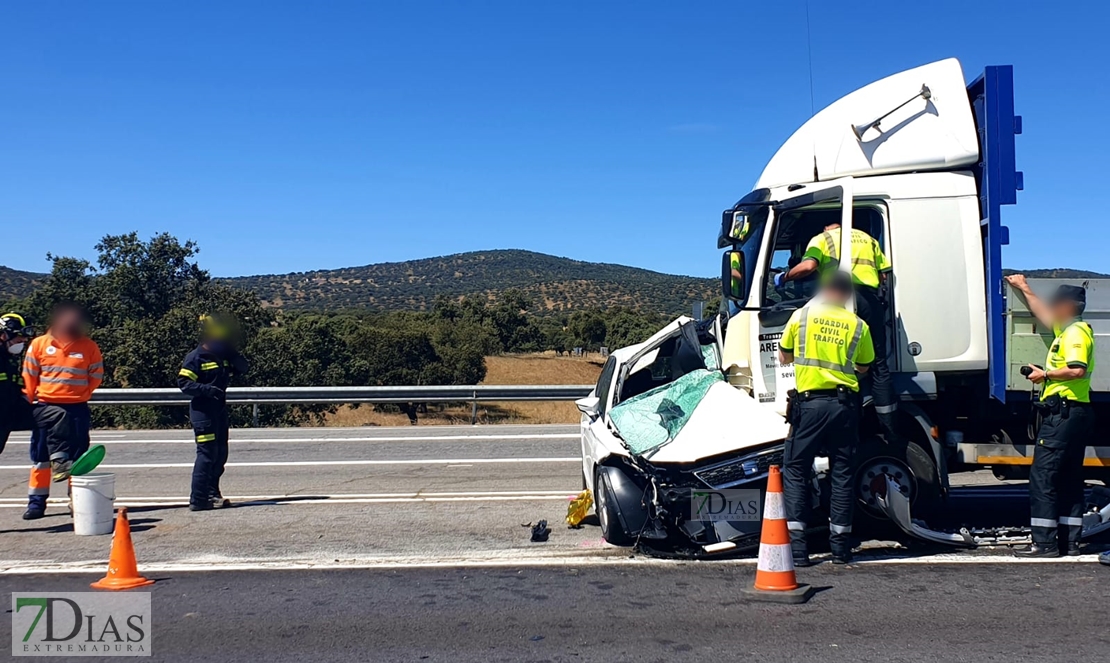 Muere tras sufrir un brutal accidente en la N-432