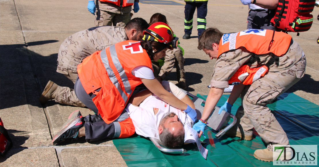 Simulacro de accidente aéreo en la base Talavera la Real