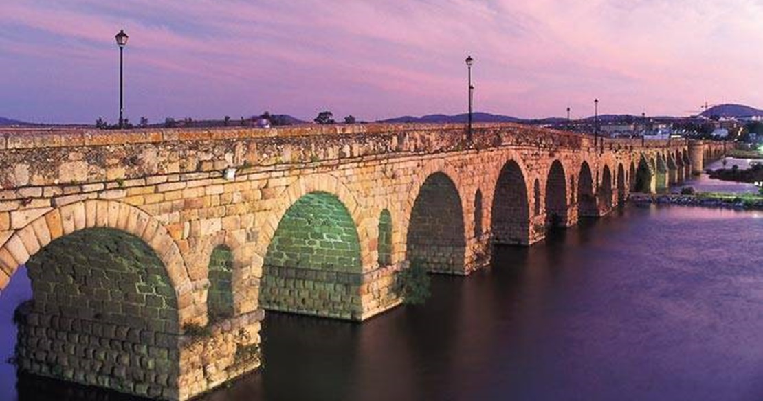 Adjudicada la iluminación artística del Puente Romano de Mérida