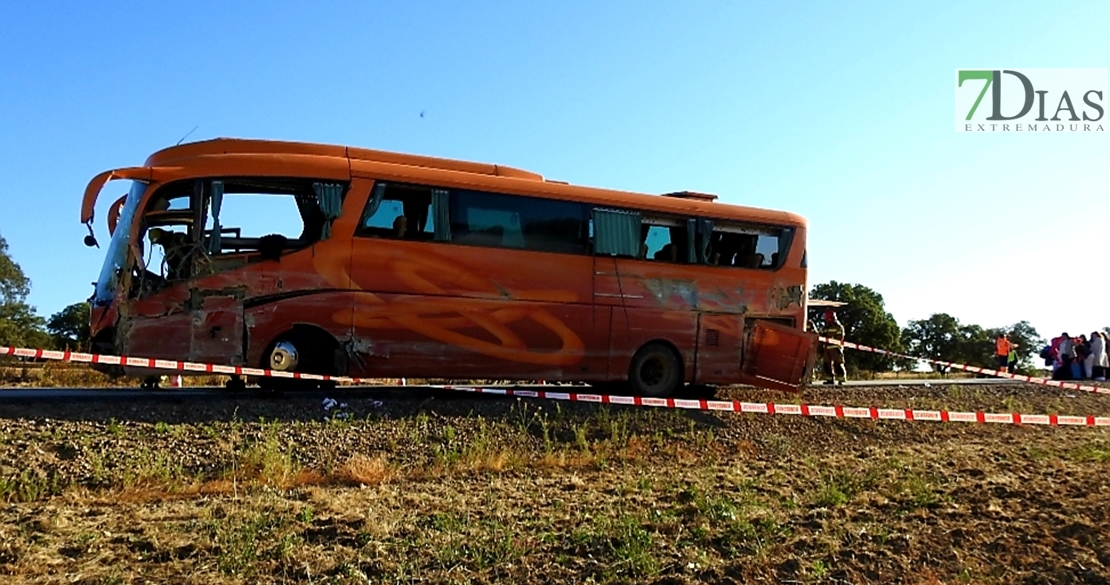 Imágenes del accidente de autobús en la zona de Alcántara (Cáceres)