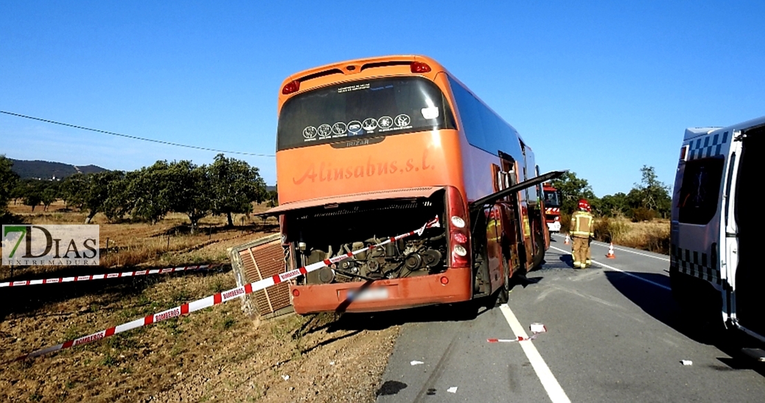 Imágenes del accidente de autobús en la zona de Alcántara (Cáceres)