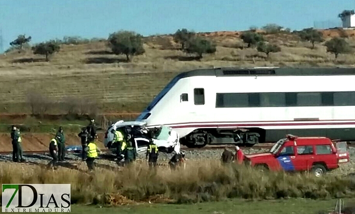 Muere una joven en un paso a nivel en Extremadura