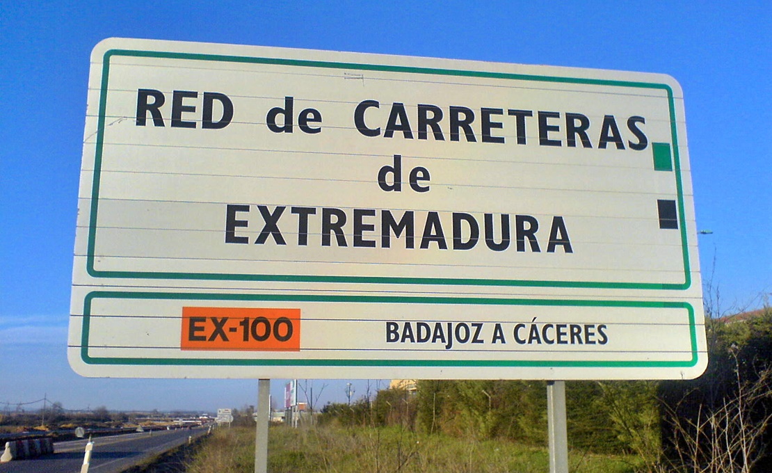 La EX-100 firma el cambio de titularidad en su tramo Badajoz a Cáceres