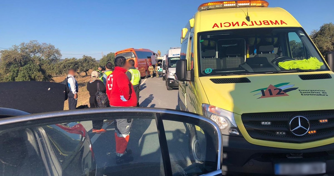 Imágenes del accidente de autobús en la zona de Alcántara (Cáceres)