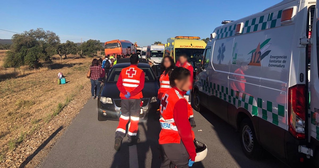 Imágenes del accidente de autobús en la zona de Alcántara (Cáceres)