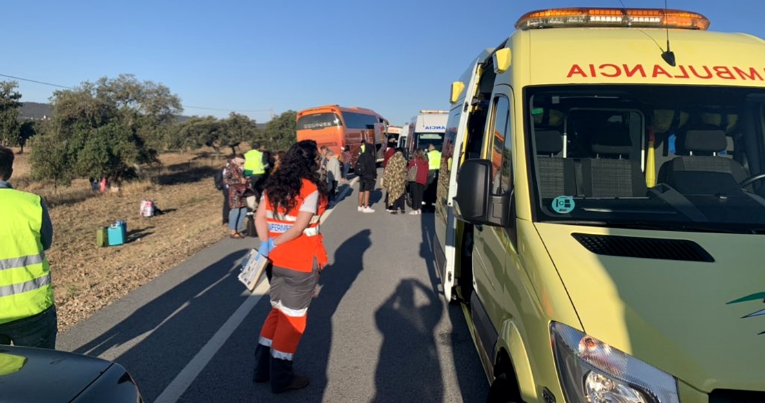 Imágenes del accidente de autobús en la zona de Alcántara (Cáceres)