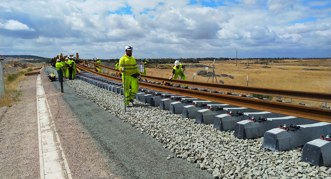 Tren: Adif Alta Velocidad instala vías en el tramo Plasencia-Cáceres