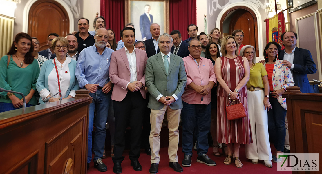 Despedidas, buenas sensaciones y discreción en el último pleno de la legislatura