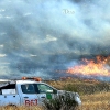 Los Bomberos evitan que un gran incendio llegue a San Isidro