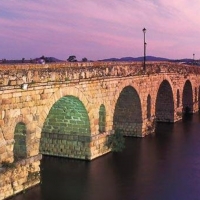 Adjudicada la iluminación artística del Puente Romano de Mérida