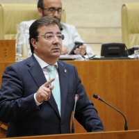 Fernández Vara, investido presidente de la Junta