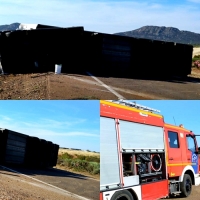 Un camión se salta la mediana y colisiona contra un turismo en la A-66