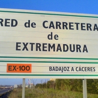 La EX-100 firma el cambio de titularidad en su tramo Badajoz a Cáceres