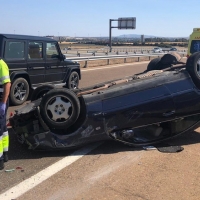 Accidente y vuelco junto al polígono El Nevero de Badajoz