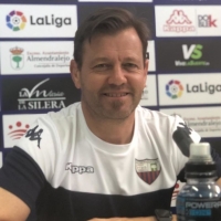 La Federación Gallega de Fútbol premia al entrenador del Extremadura UD