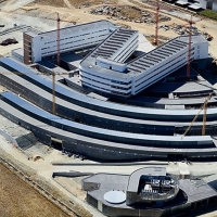 A punto de finalizar el acceso al nuevo hospital cacereño