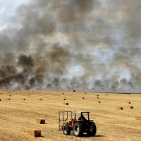 REPOR: Imágenes del incendio cercano a la Urb. Río Caya (Badajoz)